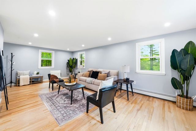 27 Gilcreast Road, Londonderry, NH 03053