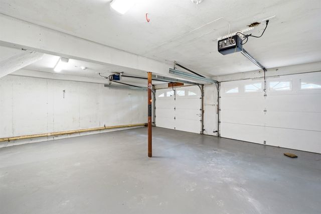 27 Gilcreast Road, Londonderry, NH 03053