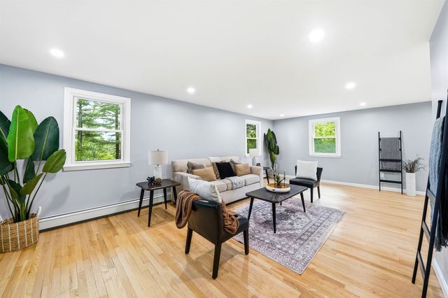 27 Gilcreast Road, Londonderry, NH 03053
