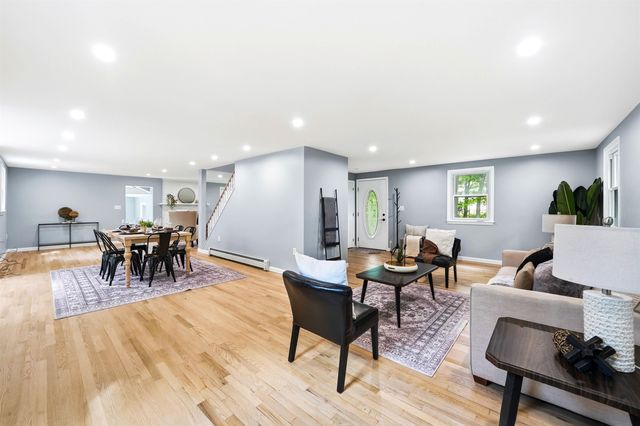 27 Gilcreast Road, Londonderry, NH 03053