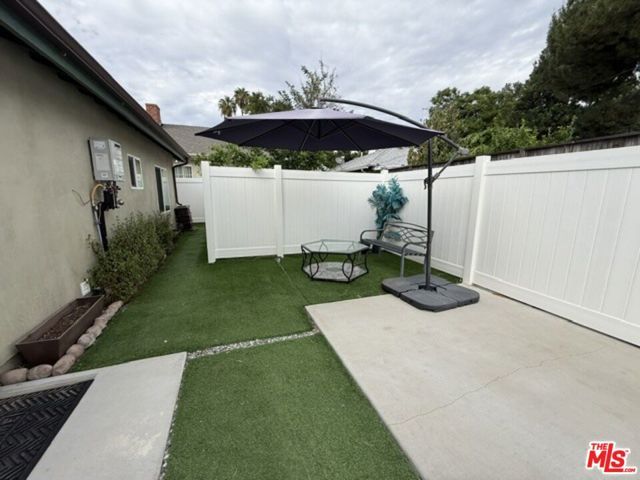 19604 Victory Boulevard, Los Angeles, CA 91335