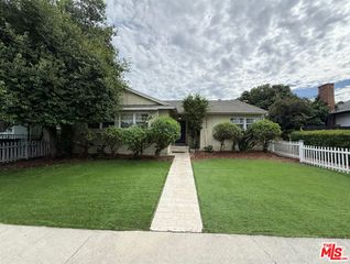 19604 Victory Boulevard, Los Angeles, CA 91335