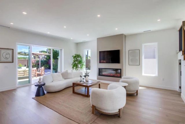 5380 Los Robles Drive, Carlsbad, CA 92008