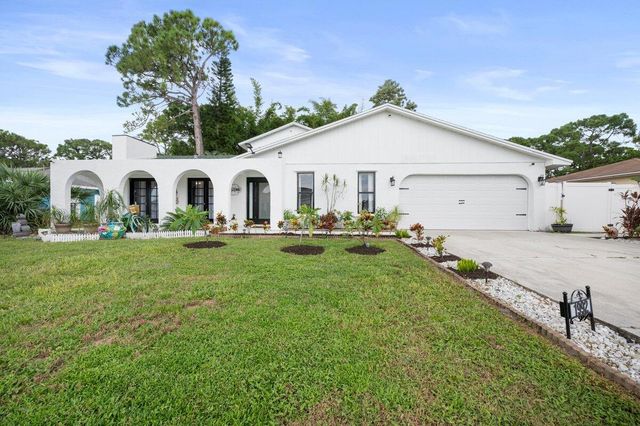 1992 SW Brisbane Street, Port St. Lucie, FL 34984