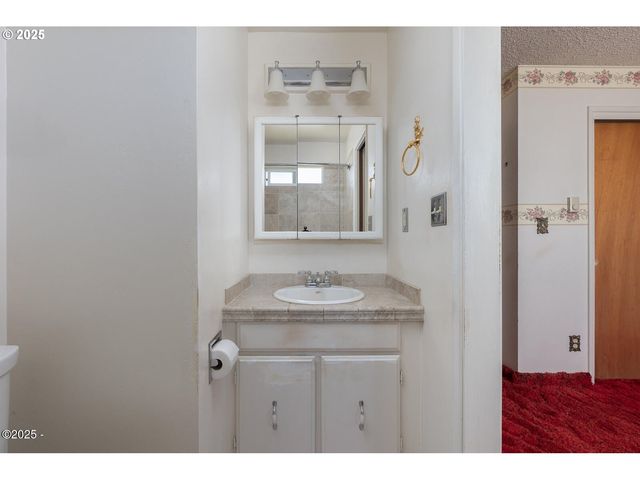 1011 Ne BENTON St, Newport, OR 97365