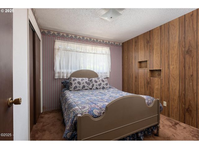 1011 Ne BENTON St, Newport, OR 97365