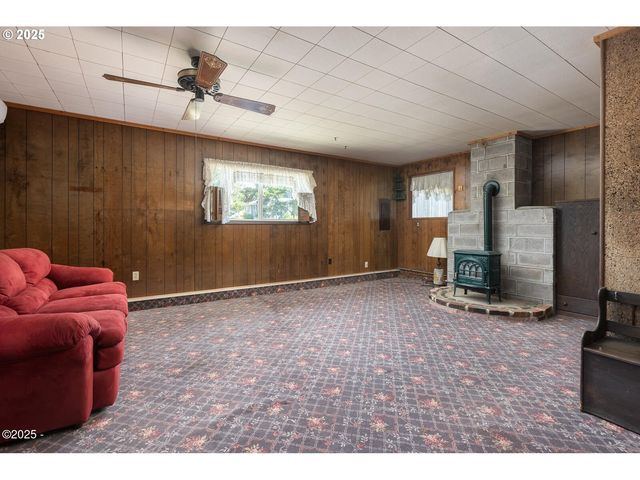 1011 Ne BENTON St, Newport, OR 97365