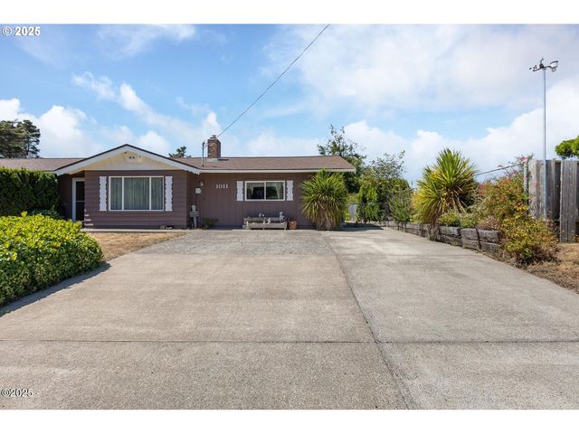 1011 Ne BENTON St, Newport, OR 97365
