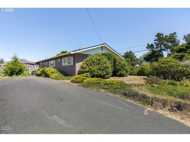 1011 Ne BENTON St, Newport, OR 97365
