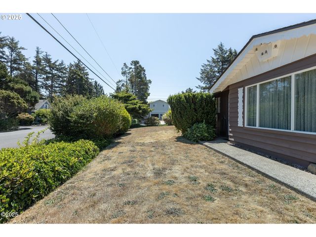 1011 Ne BENTON St, Newport, OR 97365