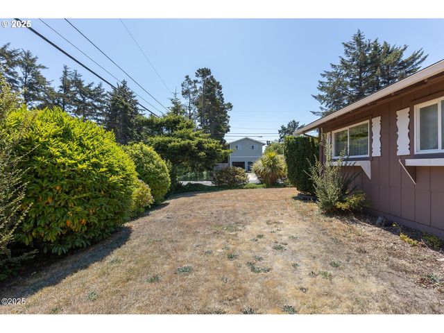 1011 Ne BENTON St, Newport, OR 97365