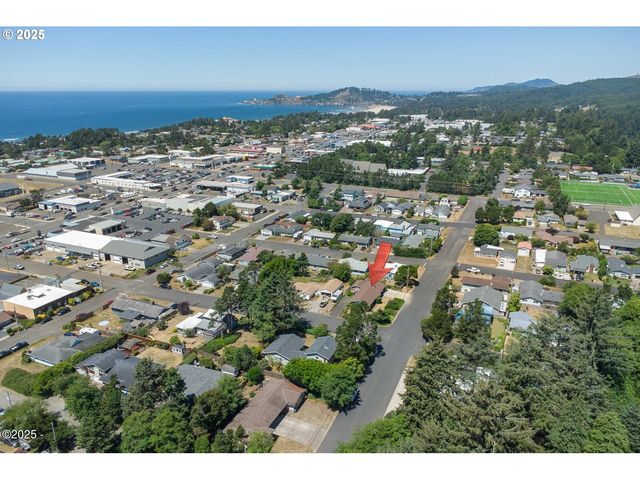 1011 Ne BENTON St, Newport, OR 97365