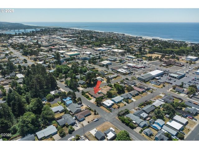1011 Ne BENTON St, Newport, OR 97365