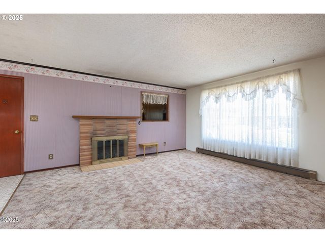 1011 Ne BENTON St, Newport, OR 97365