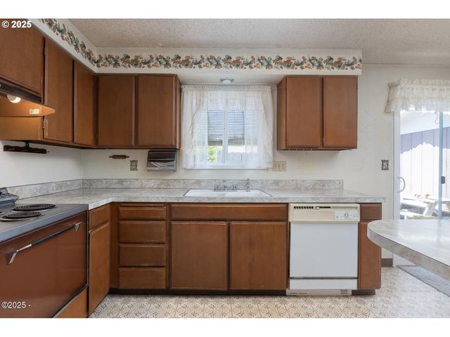 1011 Ne BENTON St, Newport, OR 97365