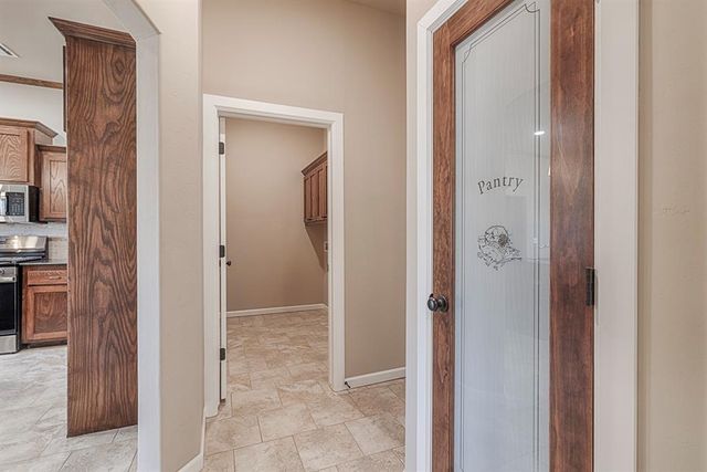 2029 W Flintlock Way, Mustang, OK 73064