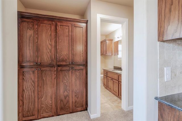 2029 W Flintlock Way, Mustang, OK 73064