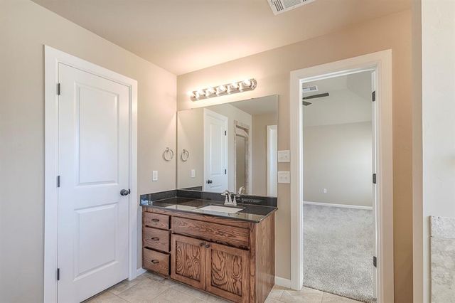 2029 W Flintlock Way, Mustang, OK 73064