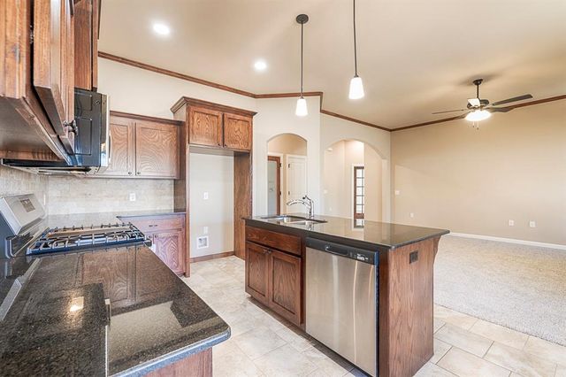 2029 W Flintlock Way, Mustang, OK 73064