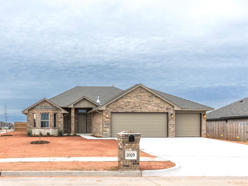 2029 W Flintlock Way, Mustang, OK 73064