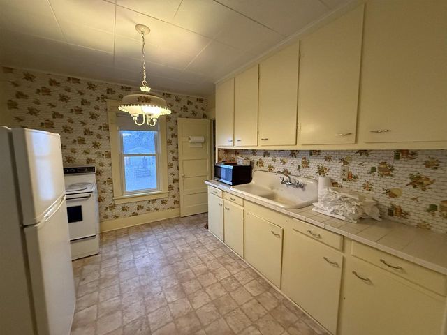 724 S HAMLIN STREET, Shawano, WI 54166