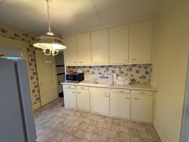 724 S HAMLIN STREET, Shawano, WI 54166