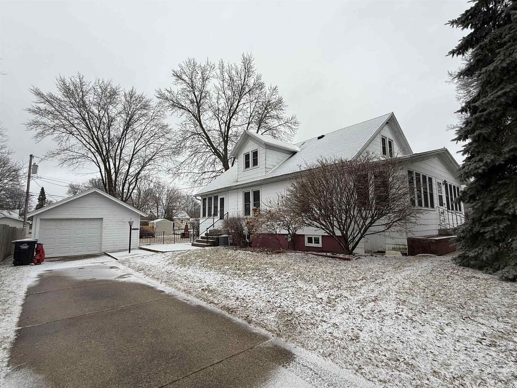 724 S HAMLIN STREET, Shawano, WI 54166