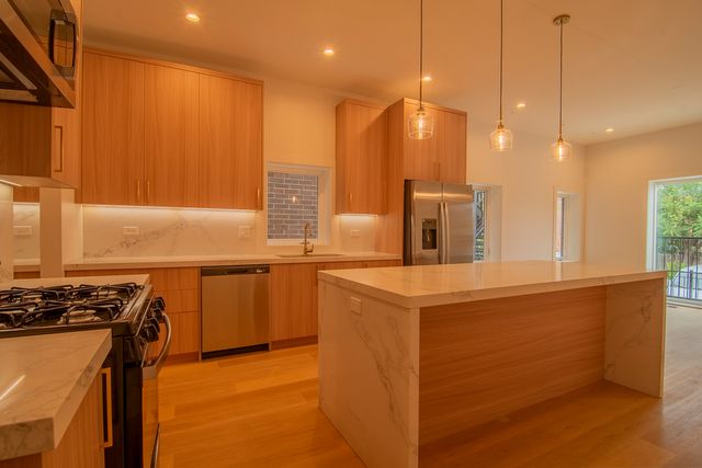 2042 W Washington Boulevard 1E, Chicago, IL 60612