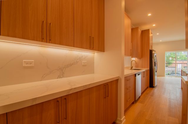 2042 W Washington Boulevard 1E, Chicago, IL 60612