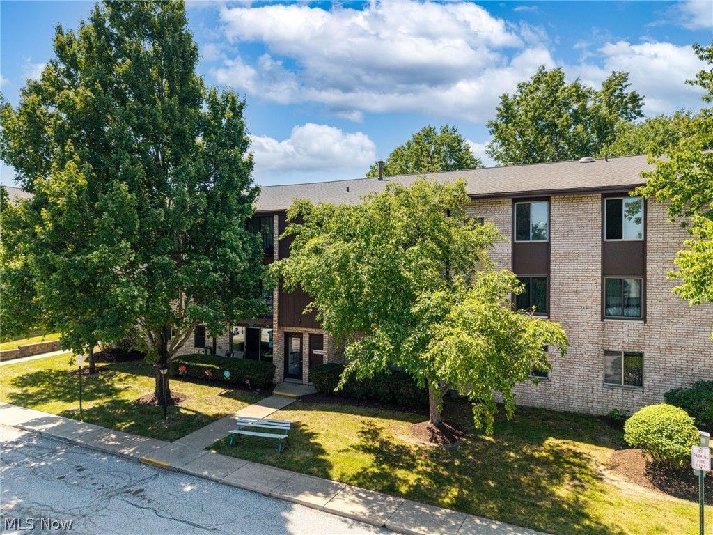 16400 Heather Lane F101, Middleburg Heights, OH 44130