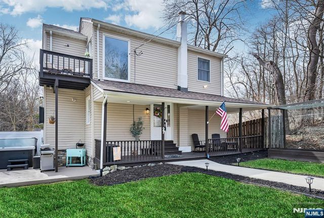 27 Mountain Avenue, Wanaque, NJ 07465
