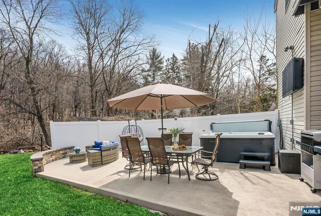 27 Mountain Avenue, Wanaque, NJ 07465