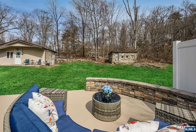 27 Mountain Avenue, Wanaque, NJ 07465