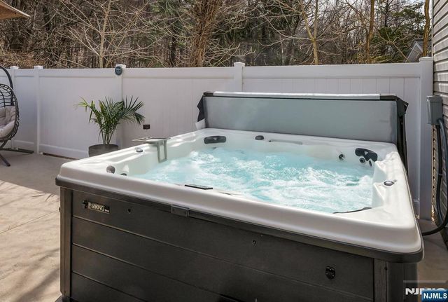 27 Mountain Avenue, Wanaque, NJ 07465