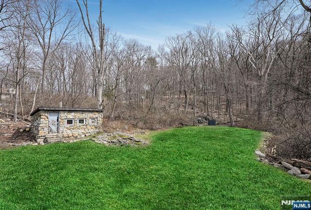 27 Mountain Avenue, Wanaque, NJ 07465