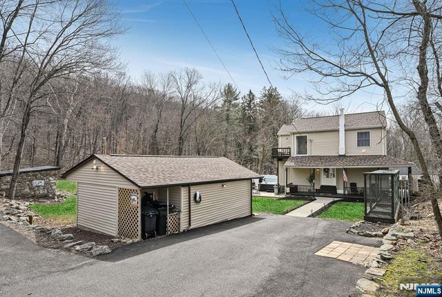 27 Mountain Avenue, Wanaque, NJ 07465