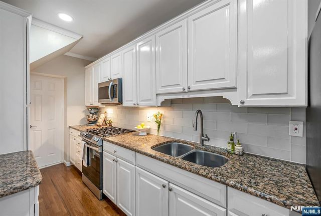 27 Mountain Avenue, Wanaque, NJ 07465