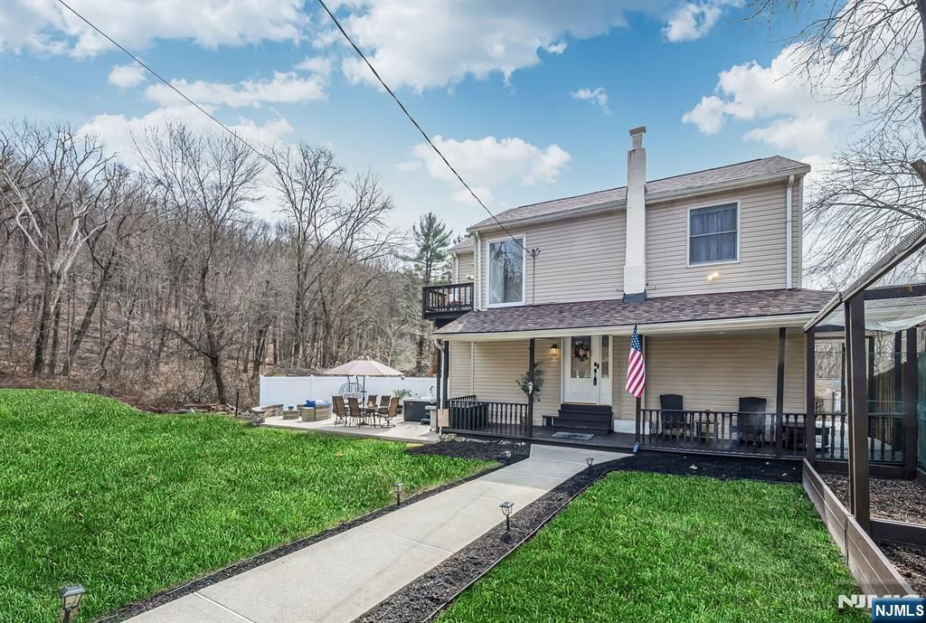 27 Mountain Avenue, Wanaque, NJ 07465