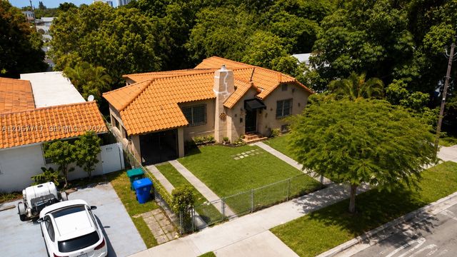 2347 SW 2nd St, Miami, FL 33135