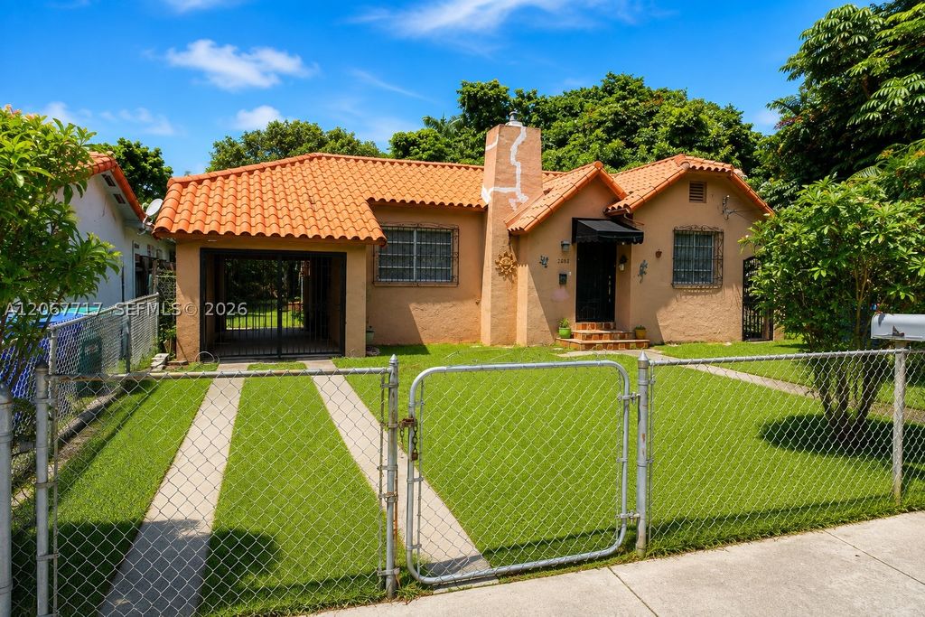 2347 SW 2nd St, Miami, FL 33135