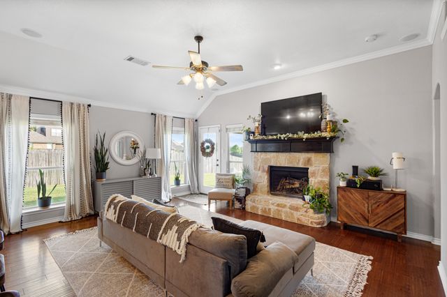 7252 Lake Country Drive, Fort Worth, TX 76179