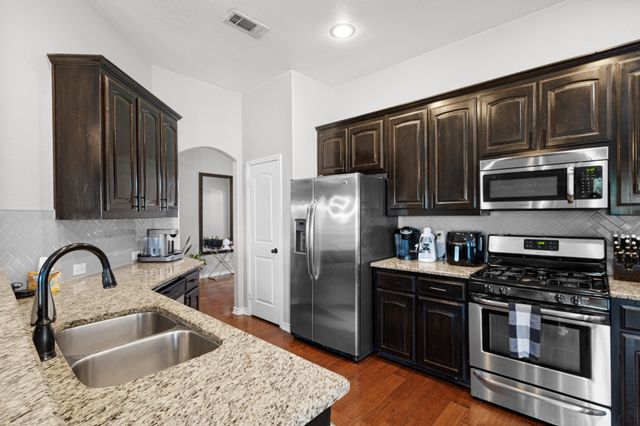 7252 Lake Country Drive, Fort Worth, TX 76179