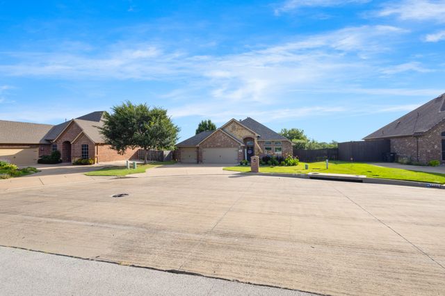 7252 Lake Country Drive, Fort Worth, TX 76179