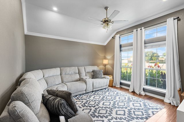7252 Lake Country Drive, Fort Worth, TX 76179