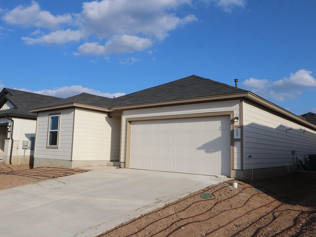 9205 Furman DR, Austin, TX 78747