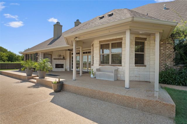 529 Perry Lane, Robinson, TX 76706