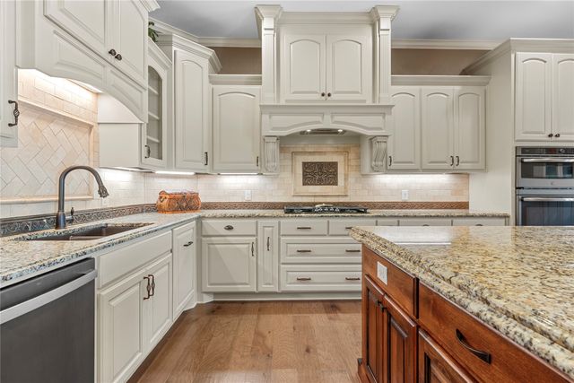 529 Perry Lane, Robinson, TX 76706