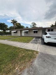 300 SW 9th Avenue A, Hallandale Beach, FL 33009