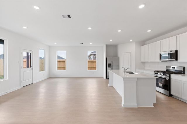 5406 Peacock Bass Drive, Baytown, TX 77521