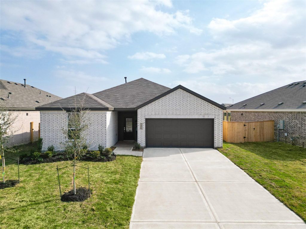 5406 Peacock Bass Drive, Baytown, TX 77521